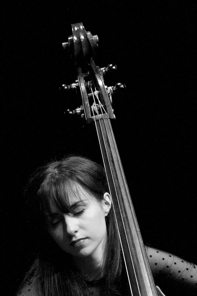 Klaudia Baca ha vinto la posizione di contrabbasso di fila alla National Symphony Orchestra of Polish Radio in Katowice