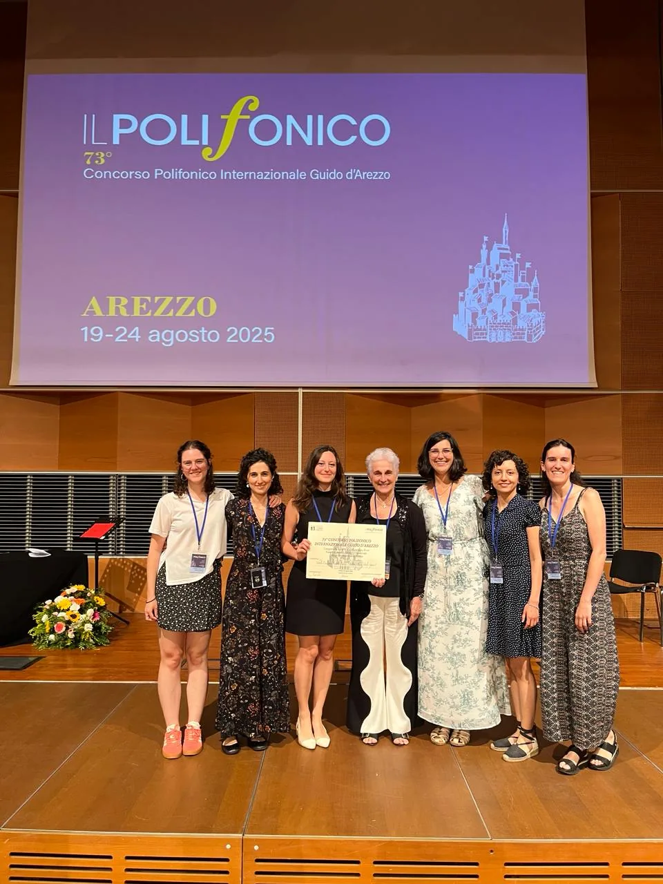 Chiara Mazzoletti con la Schola Cantorum Cantus Fugiens vince il prestigioso Micrologus Prize al 73° Concorso Polifonico Internazionale di Arezzo