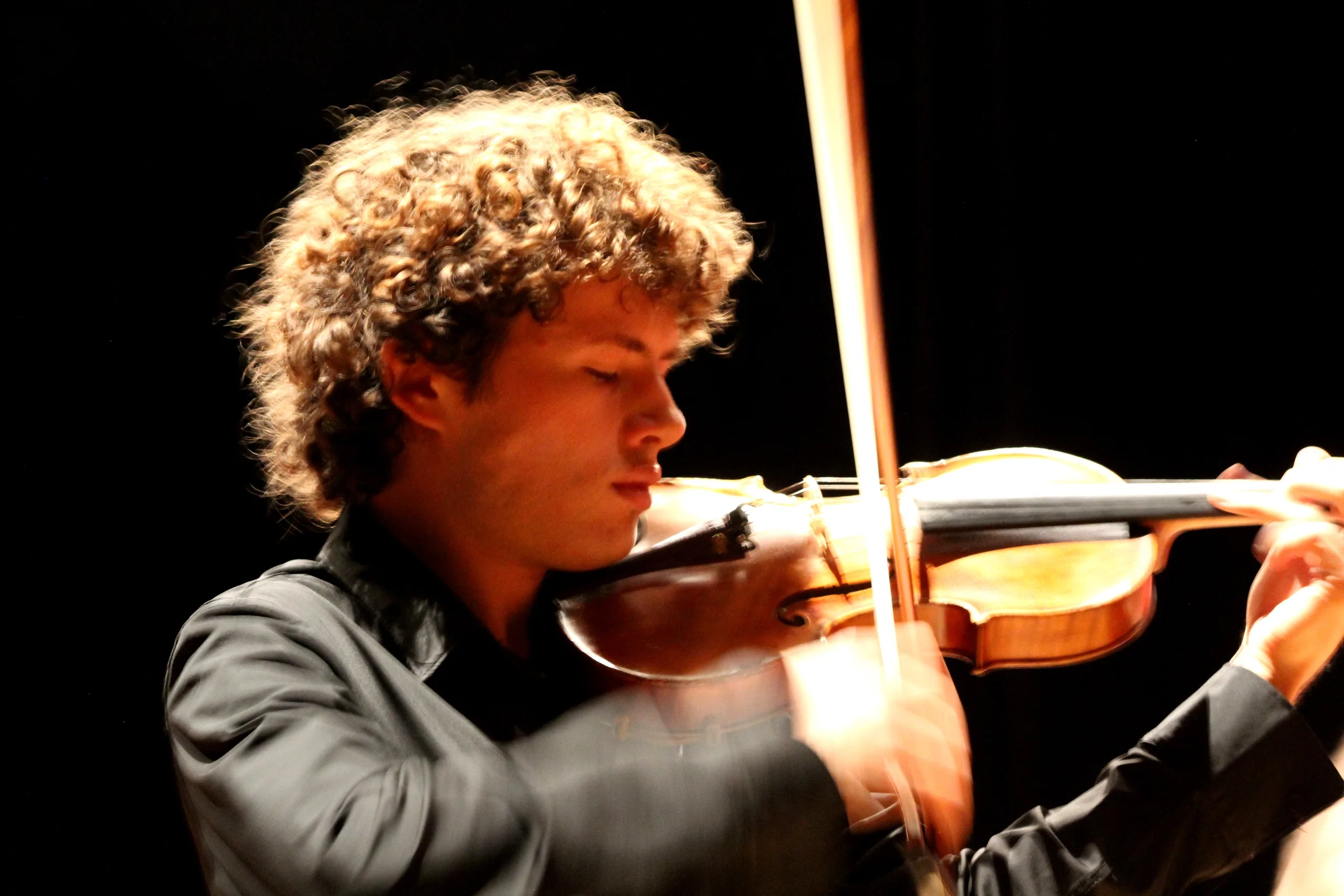 Filippo Conrado  ha vinto il Concorso di violino di fila dell'Orchestra della Toscana
